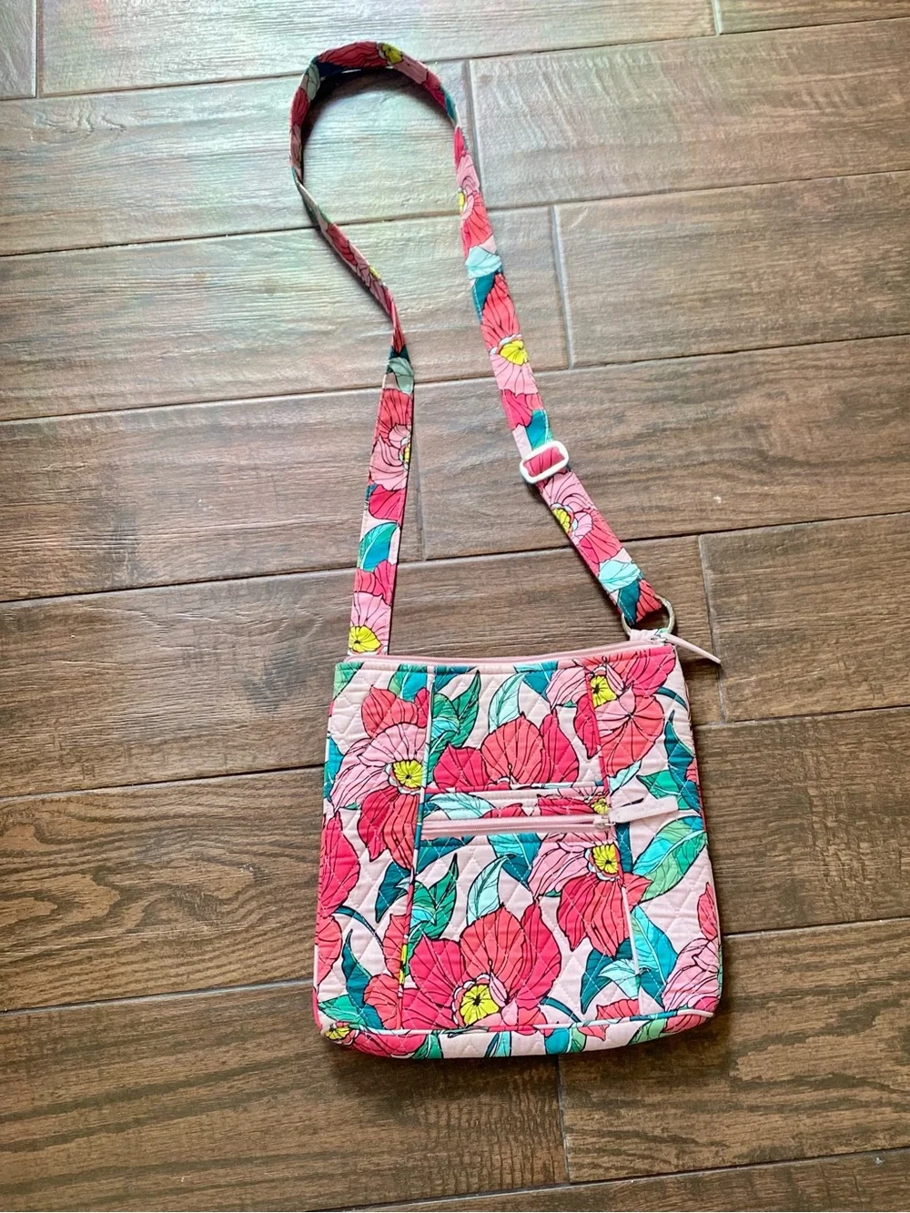 Pre-Loved Vera Bradley Hipster Crossbody in Vintage Floral